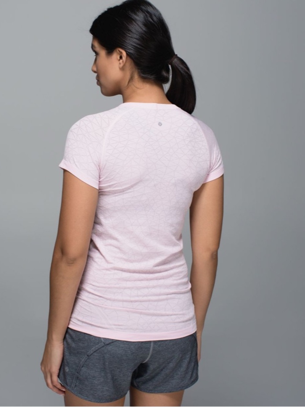 Lululemon Run: Swiftly Tech Short Sleeve Crew pink size 6